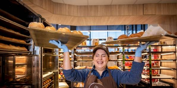 employé(e) de magasin